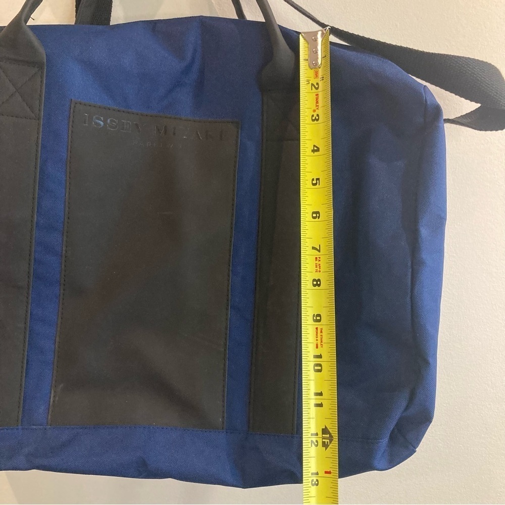 ISSEY MIYAKE Parfum Canvas Zipper Top Shoulder Strap overnight  Tote Bag - Picture 4 of 10